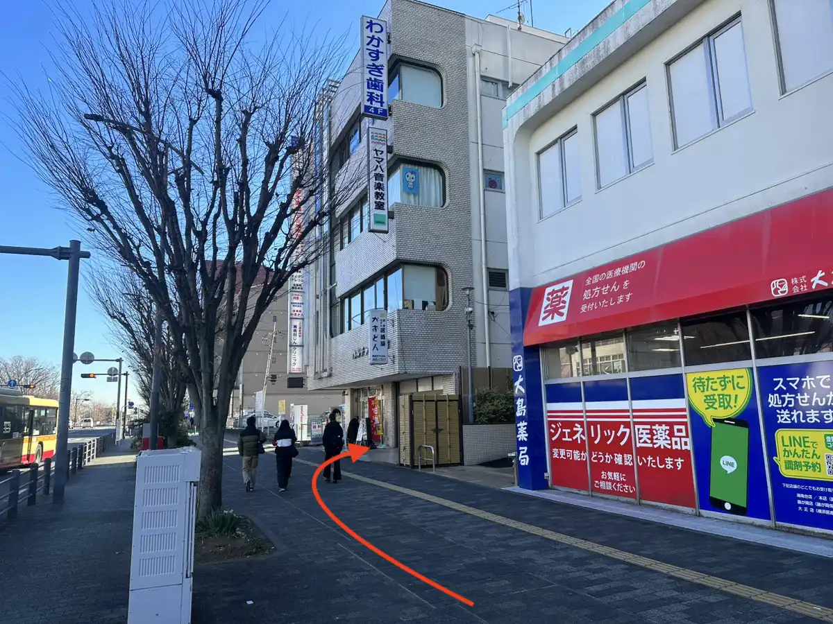 大島薬局さんの左隣のビルになります。