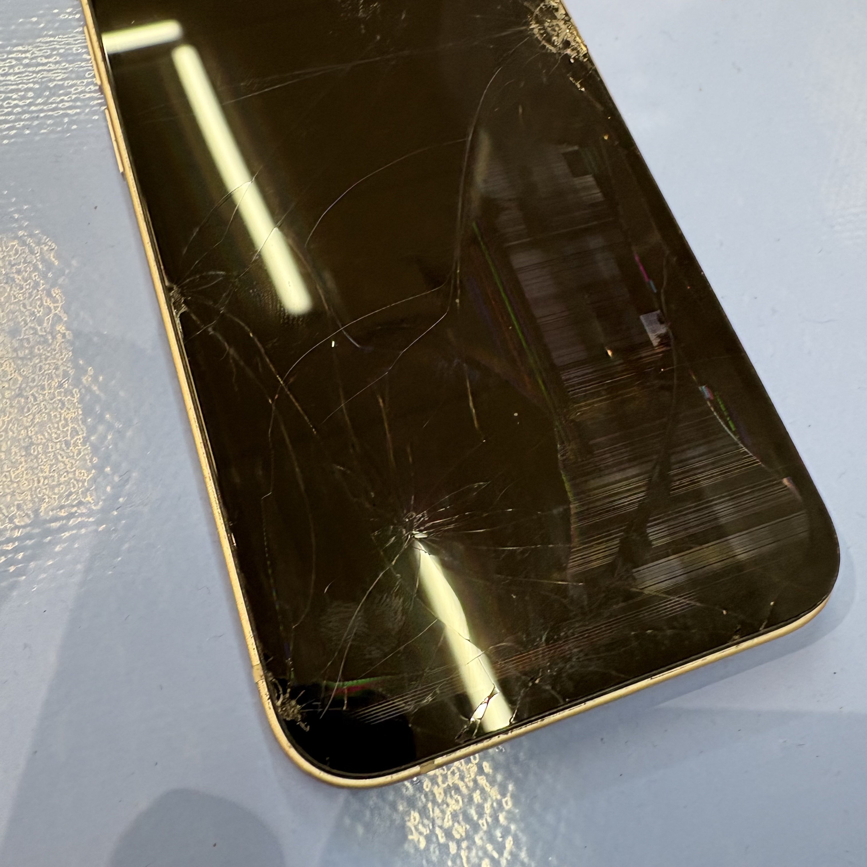 【江東区木場・東陽町エリア】iPhone15シリーズの画面交換は30分で修理完了!