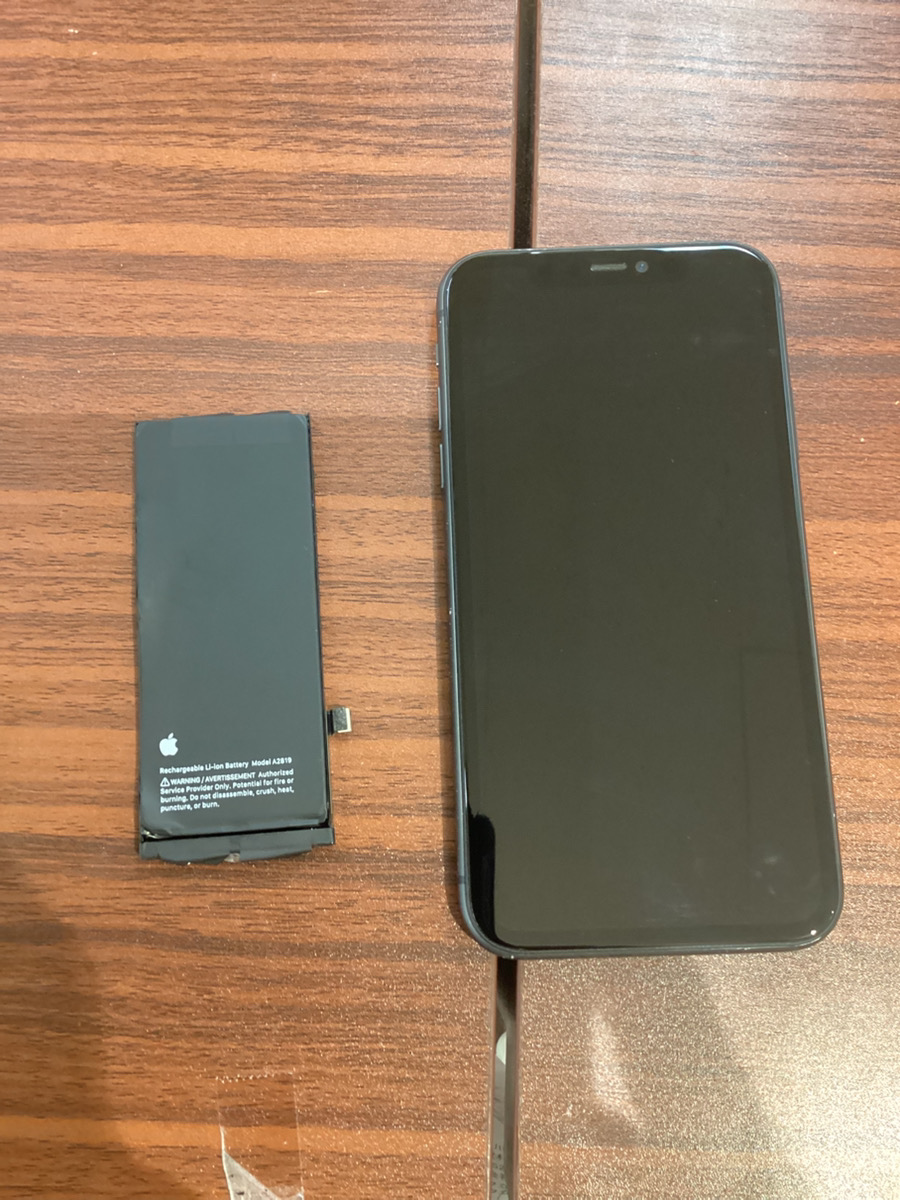iPhone11 64GB バッテリー74% バッテリーの最大容量74％のアイフォン11はどんな不具合が