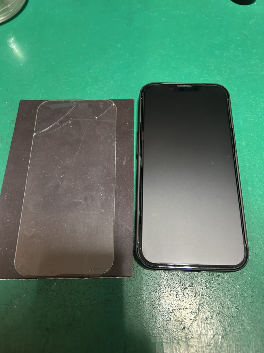 小平　iPhoneのフィルム割れ