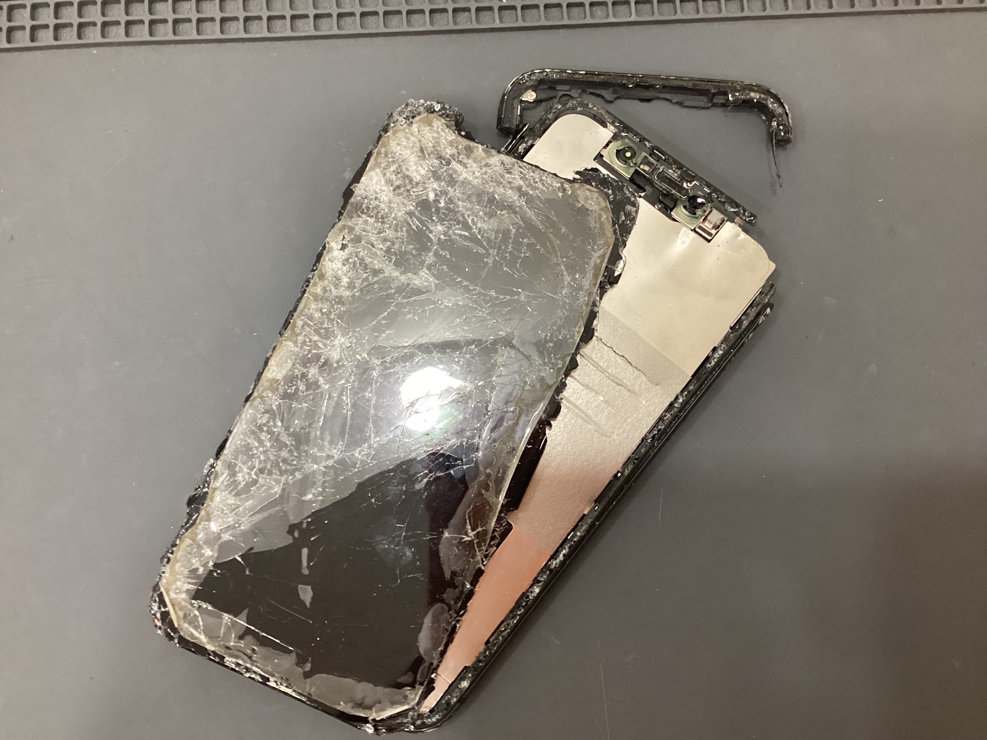 【画面割れ修理】iPhone11修理【背面割れ修理】