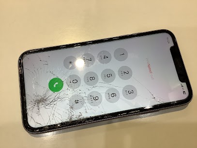 今回はiPhone11の画面割れ、液晶割れの修理を行わせていただきました！