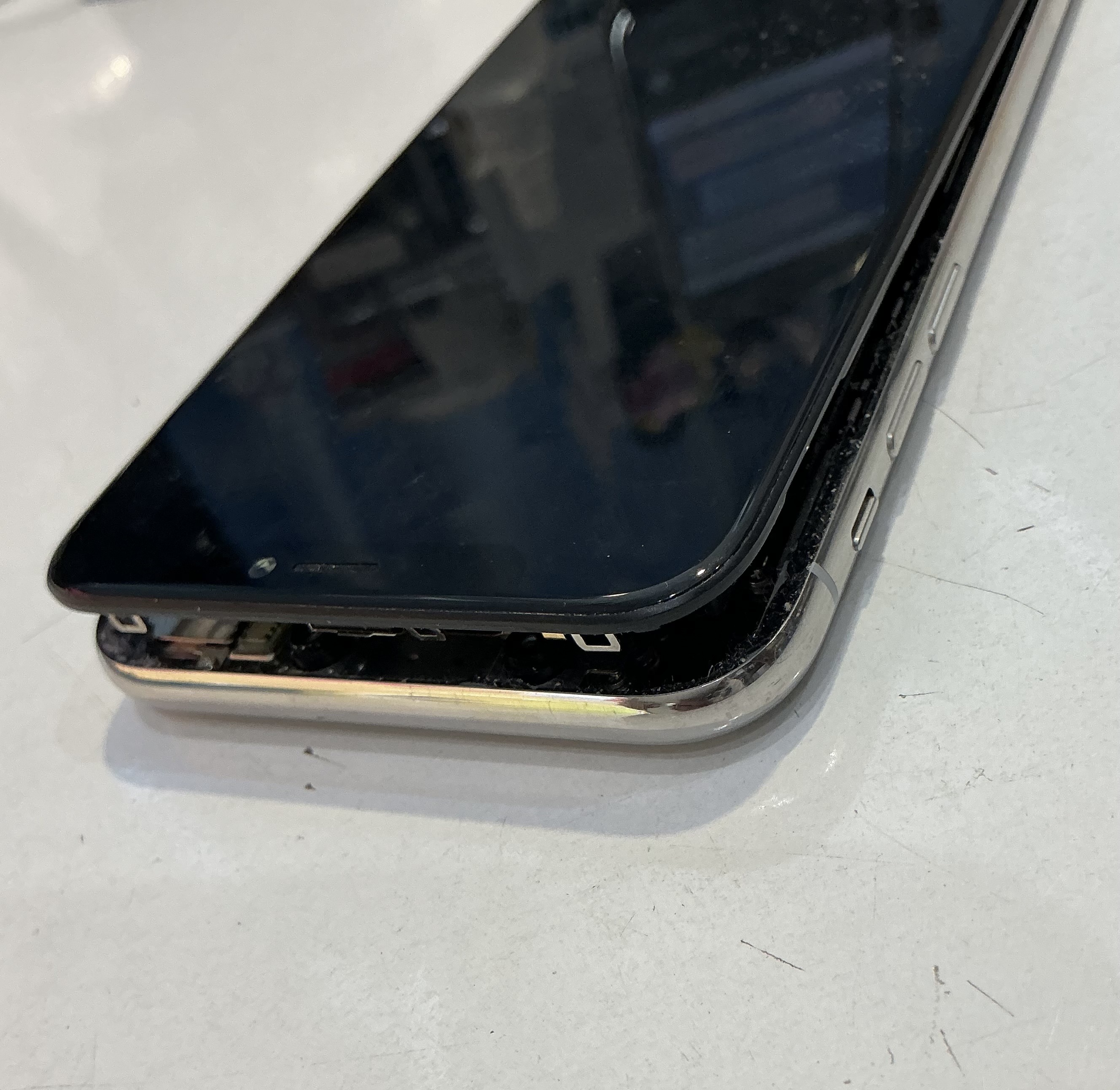 iPhoneXのバッテリー交換を行いました！