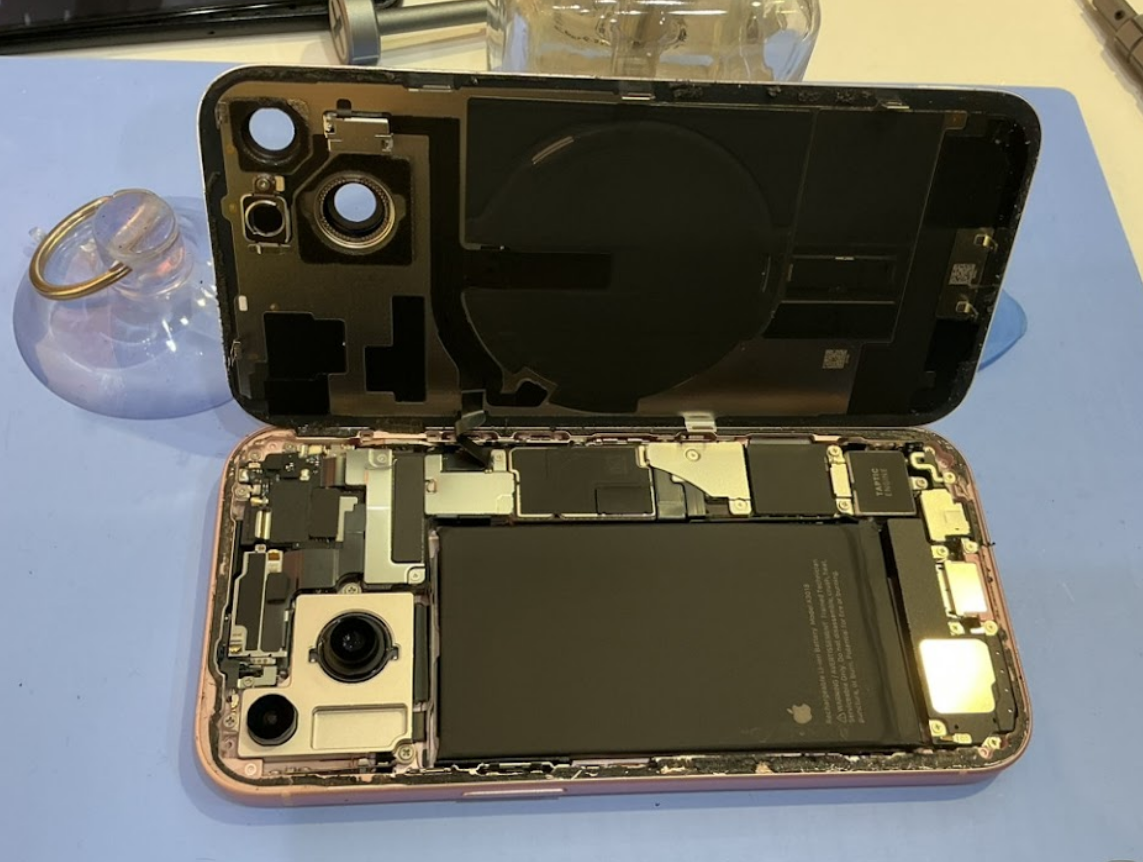 iPhone15のバッテリー交換を行いました！