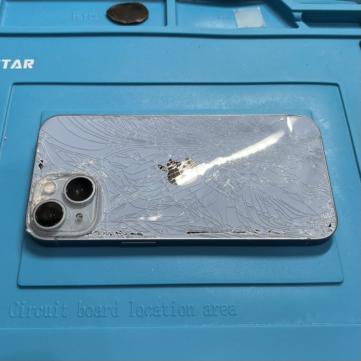 【iPhone 14】背面ガラスが割れた、、