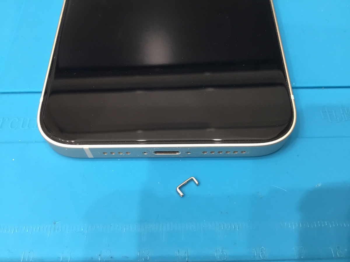 【iPhone14Plus】充電口の詰まり