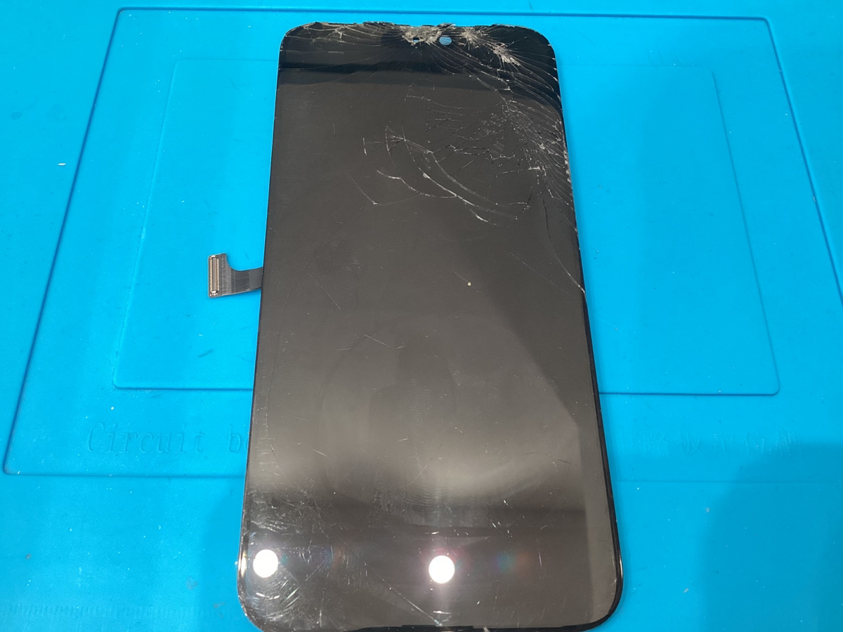 【iPhone15ProMax】ガラス割れ・液晶不良